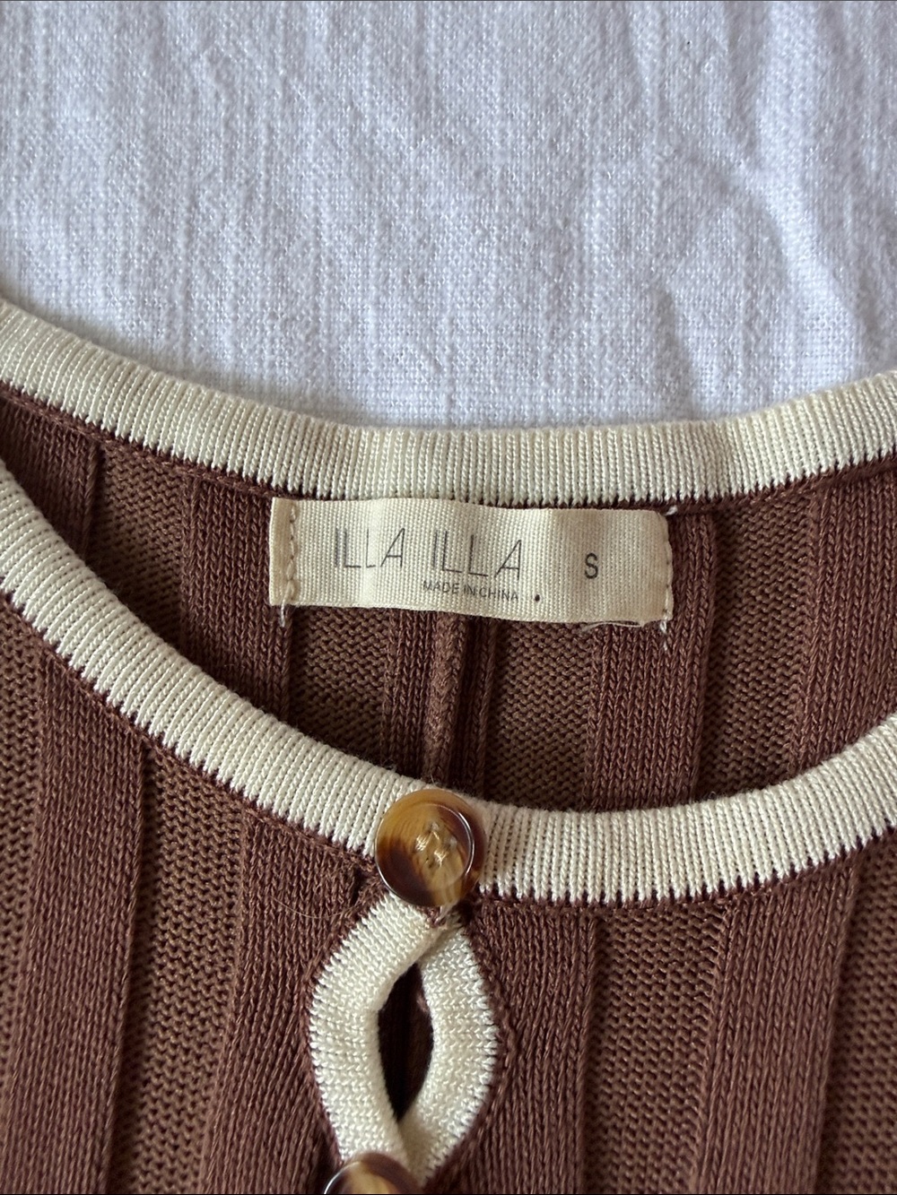 ILLA ILLA Brown Sleeveless Ribbed Midi Dress with Ivory Trim - Picture 2 of 4